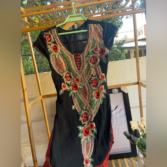 🛍️ Embroidered Silk Jacket. Size- M - Picture 6 of 9